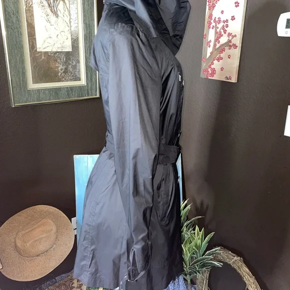 #29🎊Live 3/10/23 @7:30pm cst🖤Great Used Condition M Tumi Trench coat. - Picture 13 of 16